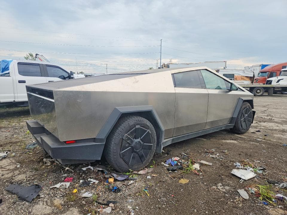 2024 TESLA CYBERTRUCK 3