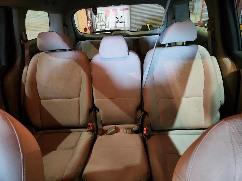 2017 KIA SEDONA LX 10