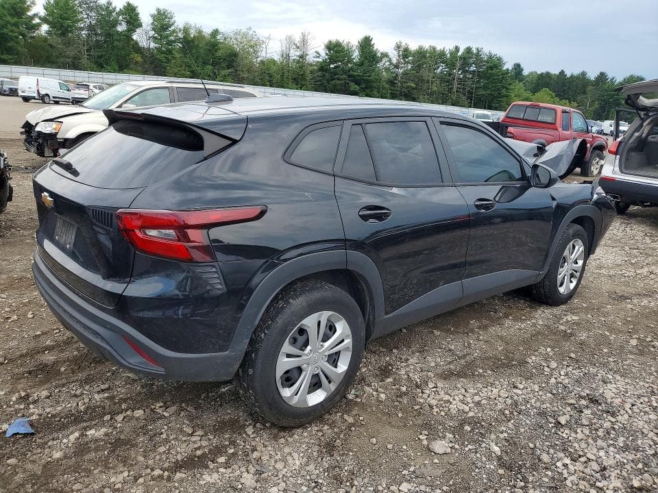 2025 CHEVROLET TRAX LS 3