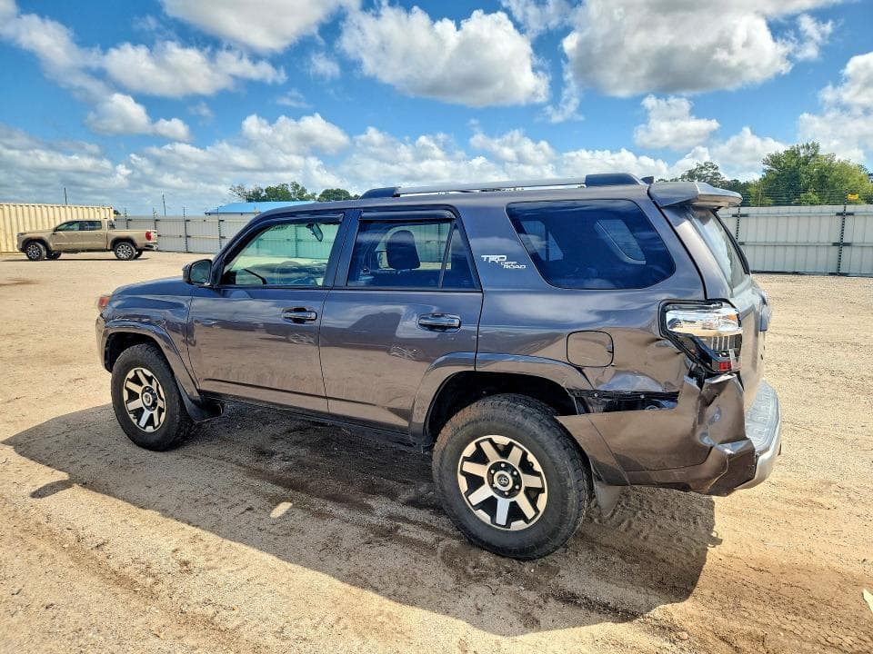 2018 TOYOTA 4RUNNER TRD OFF-ROAD 2