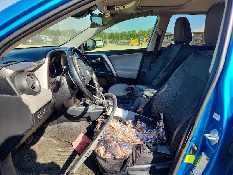 2017 TOYOTA RAV4 XLE 7