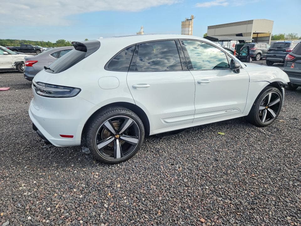 2024 PORSCHE MACAN BASE 3