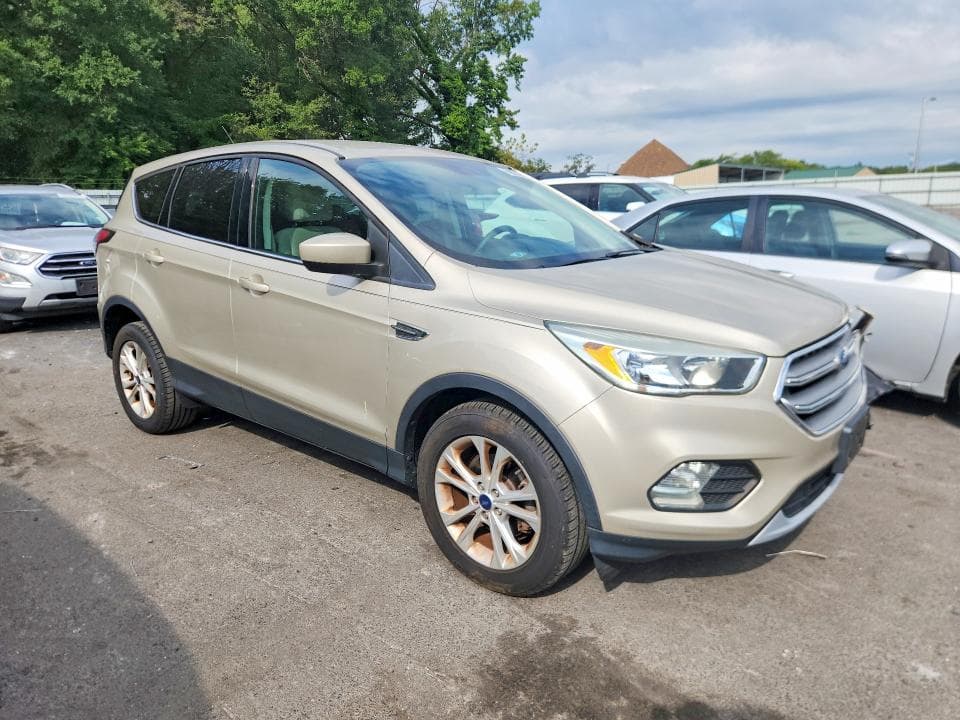 2017 FORD ESCAPE SE 4