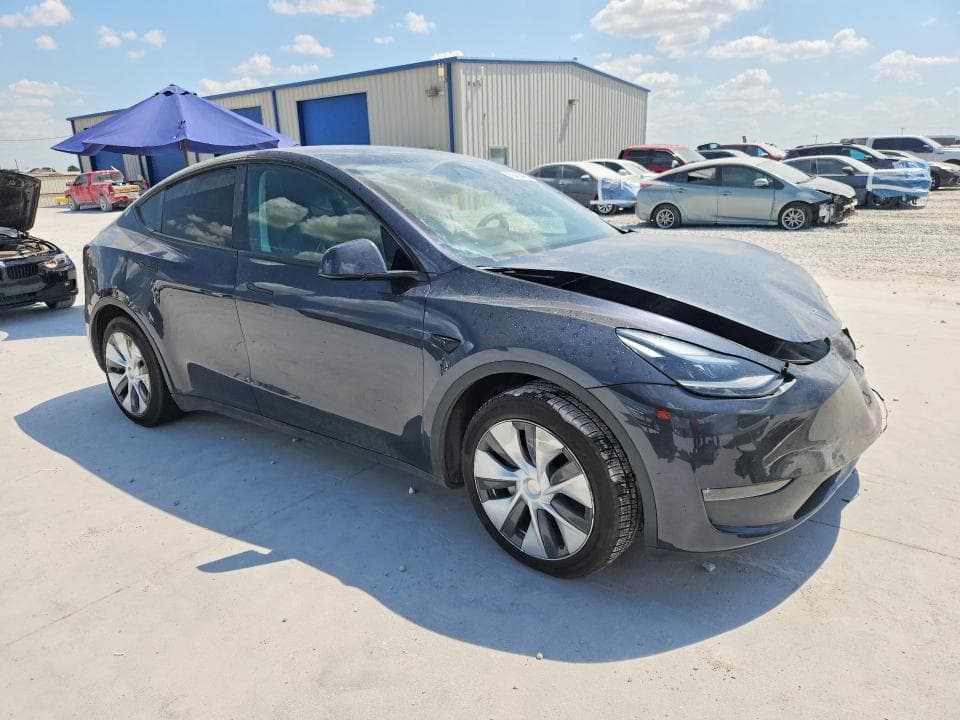 2024 TESLA MODEL Y 4