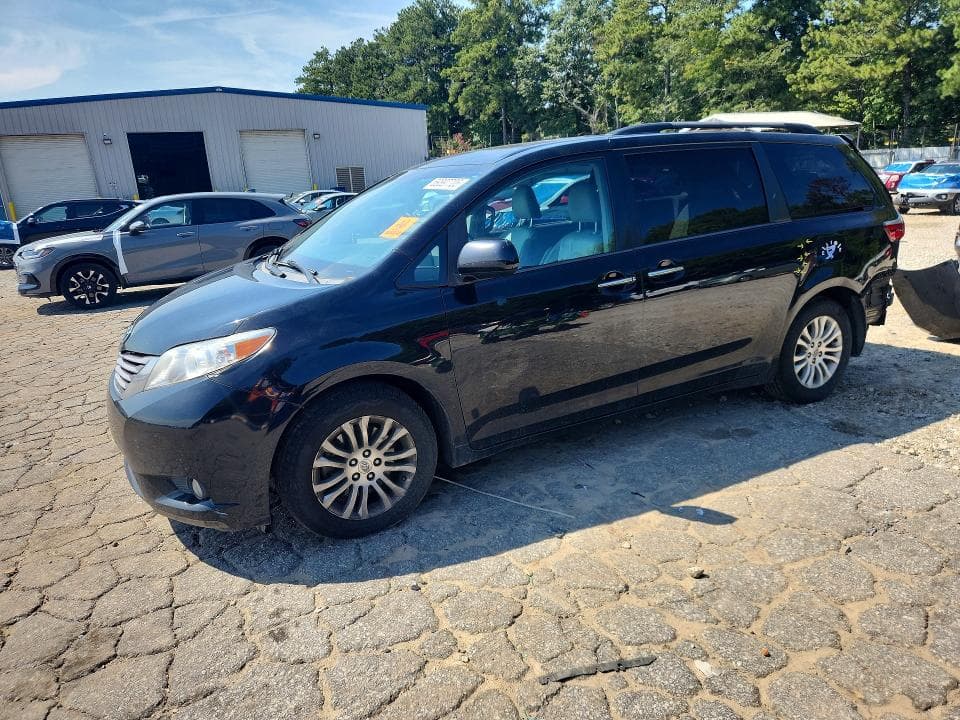 2017 TOYOTA SIENNA XLE PREMIUM 8-PASSENGER