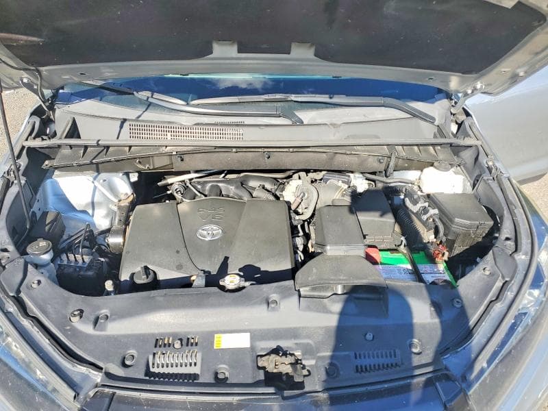 2019 TOYOTA HIGHLANDER SE 12