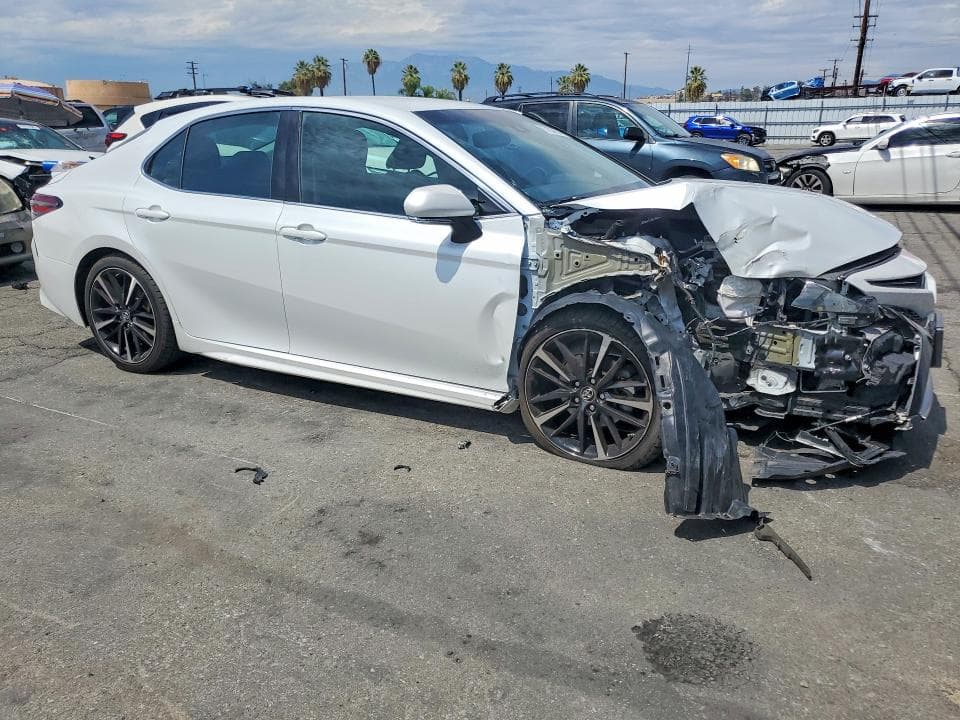 2018 TOYOTA CAMRY XSE 4