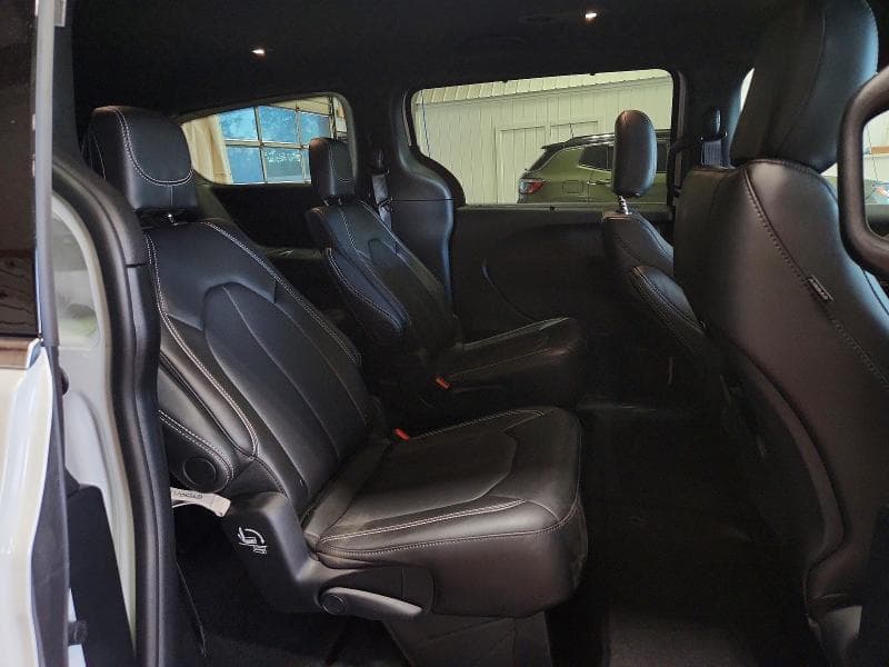 2027 CHRYSLER PACIFICA SELECT 11