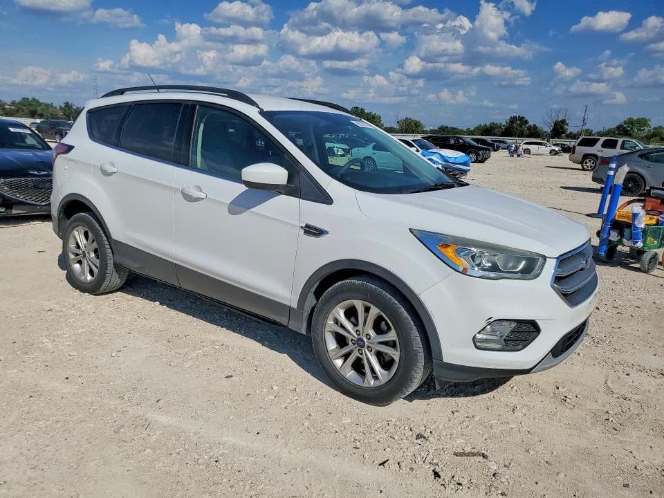 2017 FORD ESCAPE SE 4