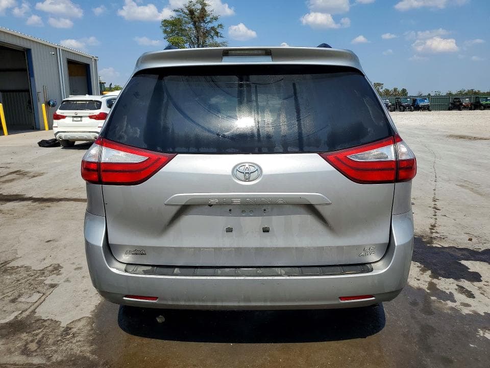 2017 TOYOTA SIENNA LE 6