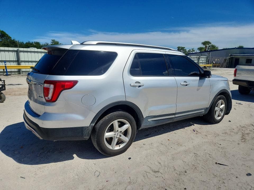 2017 FORD EXPLORER XLT 3