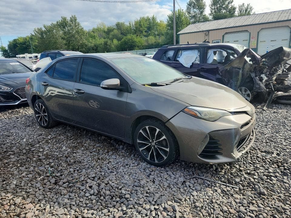 2017 TOYOTA COROLLA SE 4