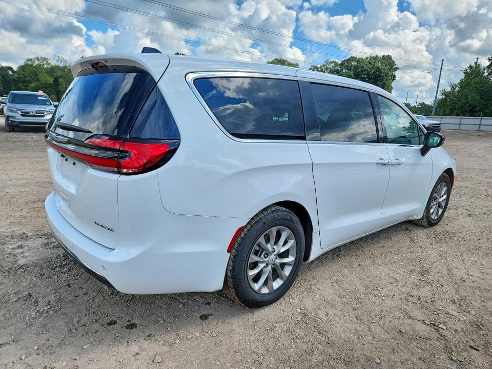 2026 CHRYSLER PACIFICA LIMITED 3