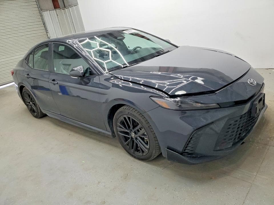 2025 TOYOTA CAMRY SE 4