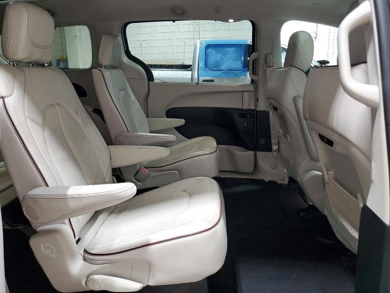2018 CHRYSLER PACIFICA LIMITED 11