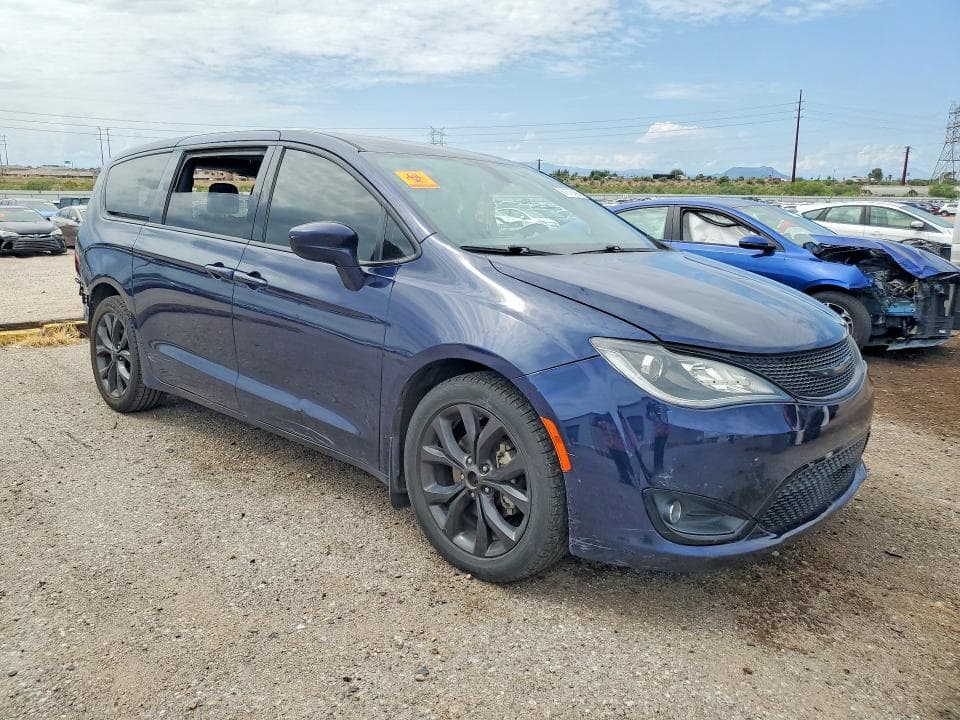 2020 CHRYSLER PACIFICA TOURING 4