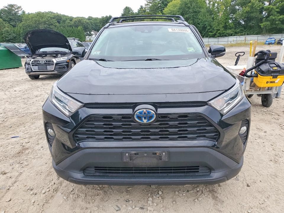 2021 TOYOTA RAV4 XLE 5