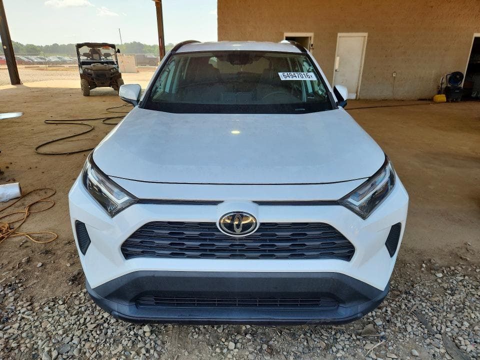 2023 TOYOTA RAV4 XLE 5