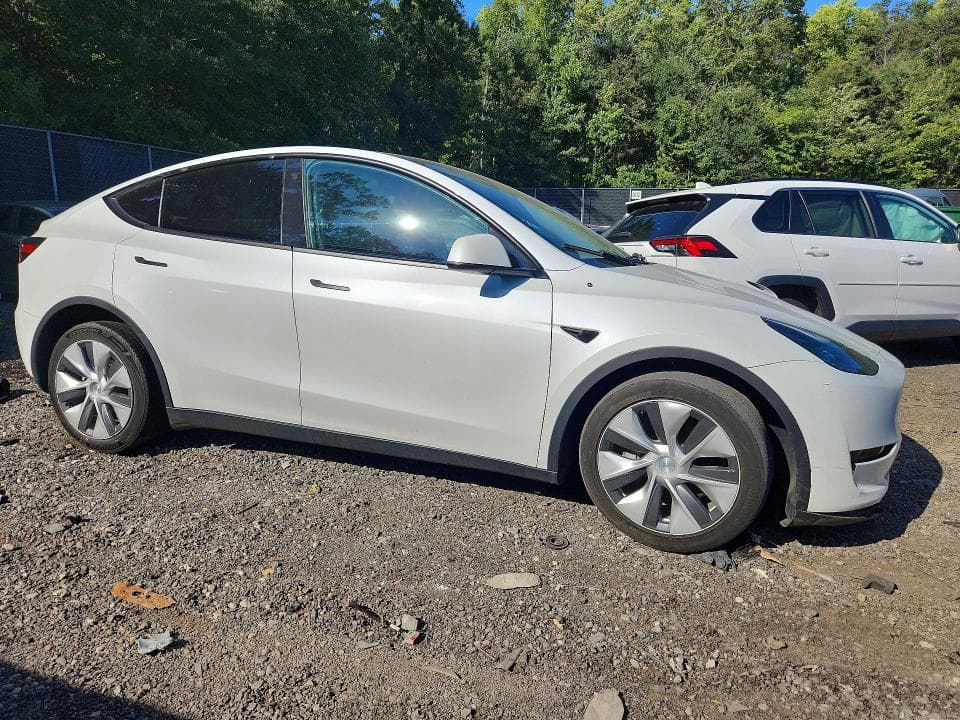 2023 TESLA MODEL Y 4