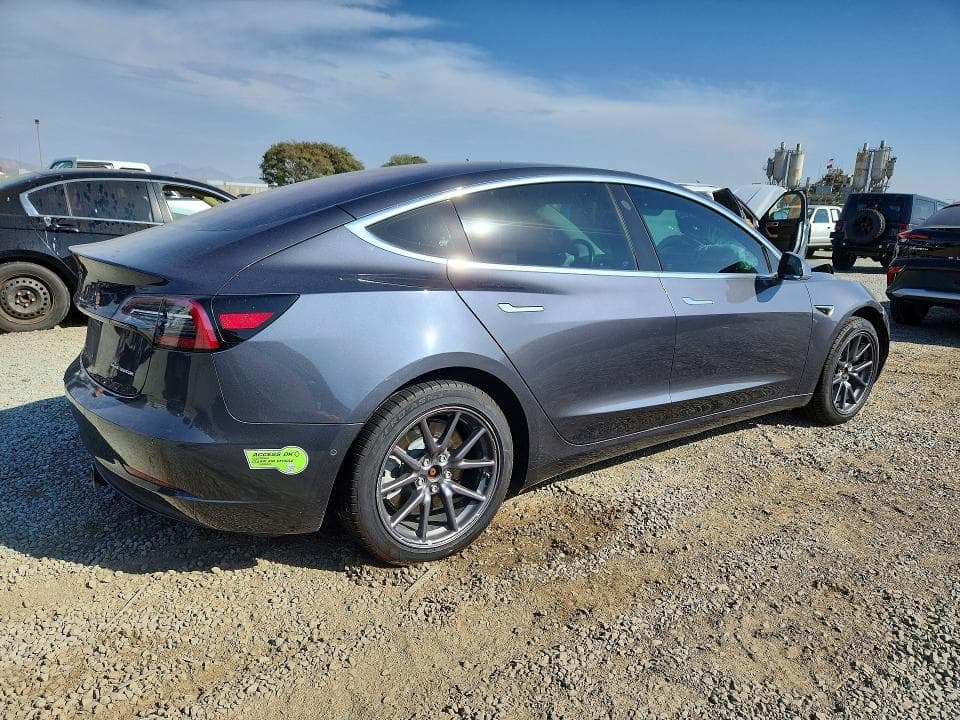 2018 TESLA MODEL 3 3
