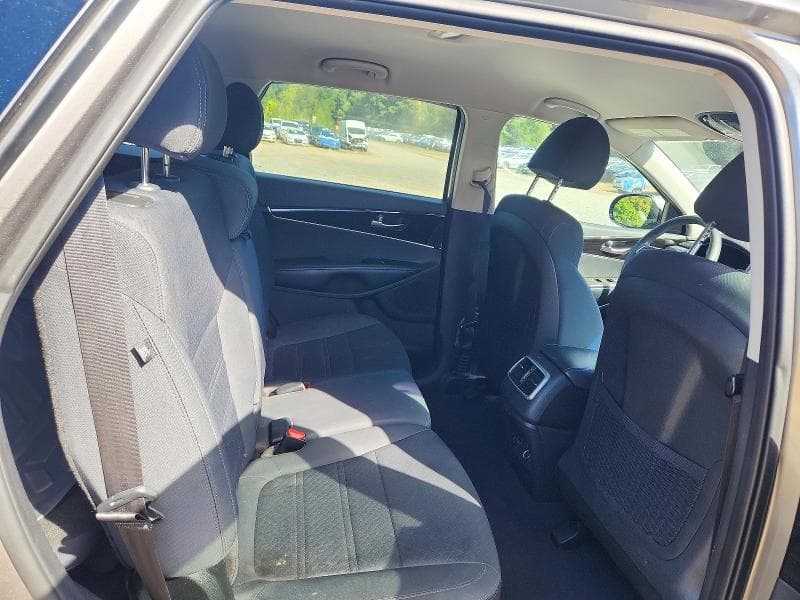 2019 KIA SORENTO LX 11