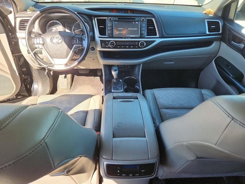 2017 TOYOTA HIGHLANDER LIMITED 8