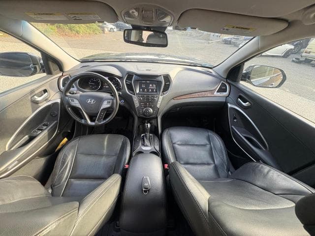 2017 HYUNDAI SANTA FE SE 9