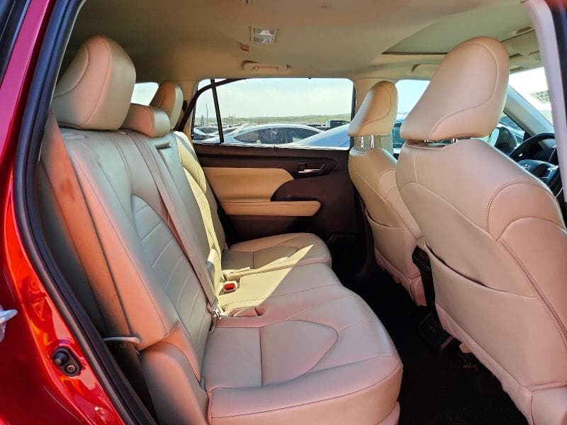 2023 TOYOTA HIGHLANDER XLE 11