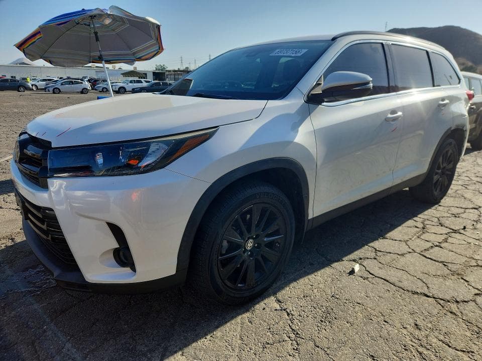 2019 TOYOTA HIGHLANDER SE - 1