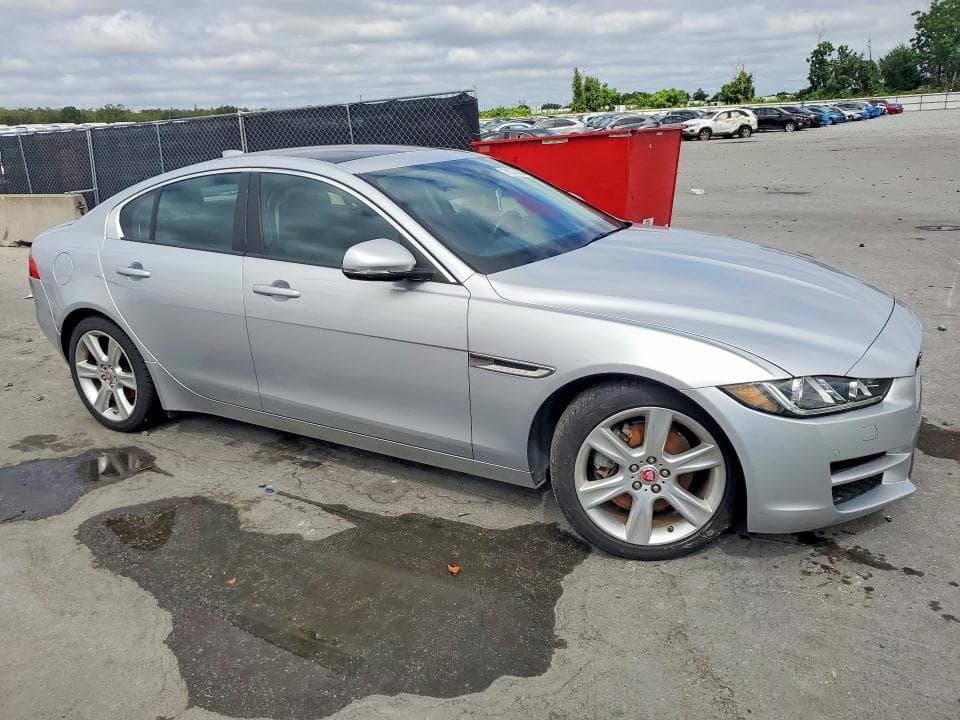 2017 JAGUAR XE 4