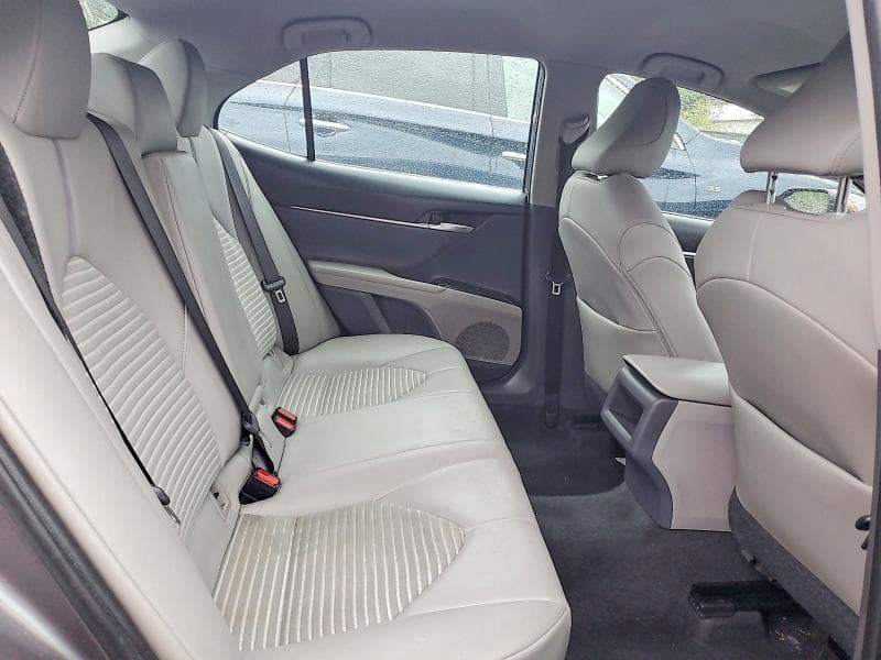 2020 TOYOTA CAMRY SE 10