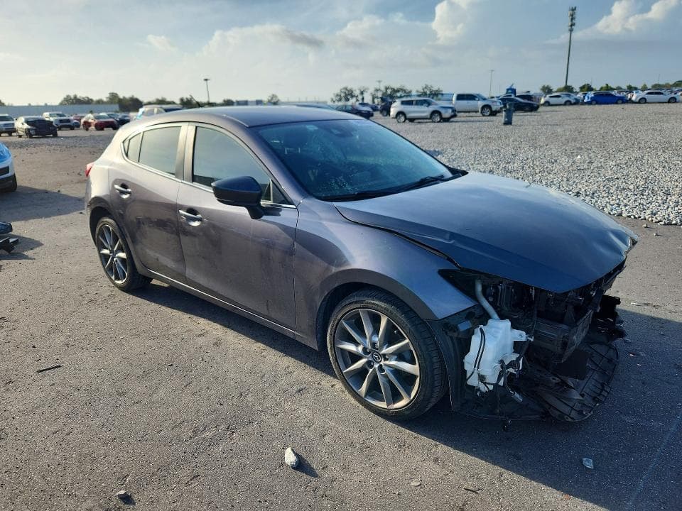 2018 MAZDA 3 TOURING 4