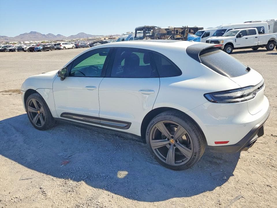 2024 PORSCHE MACAN BASE 2