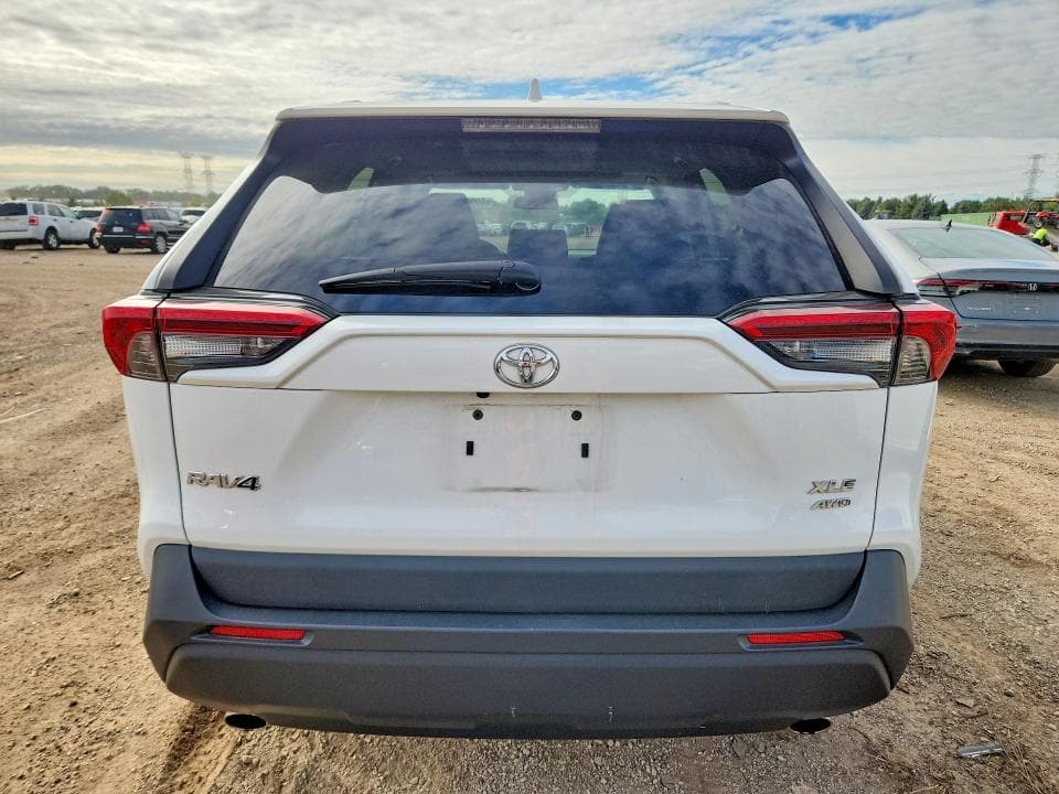 2019 TOYOTA RAV4 XLE 6