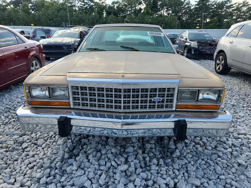1985 FORD LTD CROWN VICTORIA 5