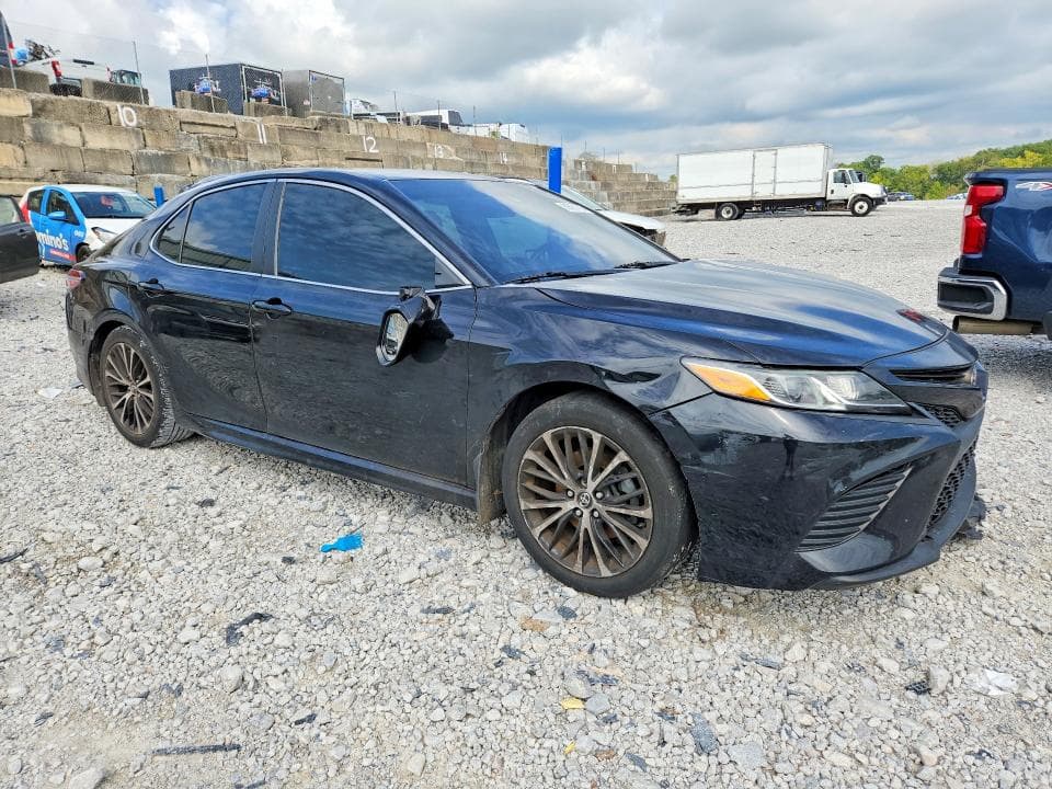 2020 TOYOTA CAMRY SE 4