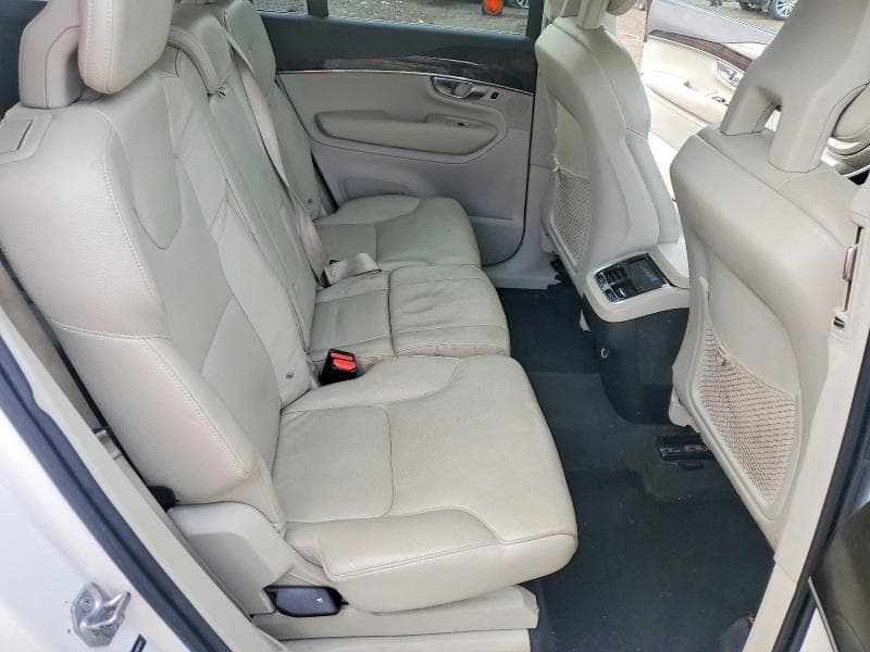 2017 VOLVO XC90 T6 11