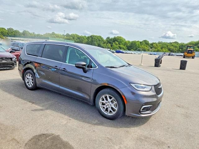 2023 CHRYSLER PACIFICA TOURING L 4
