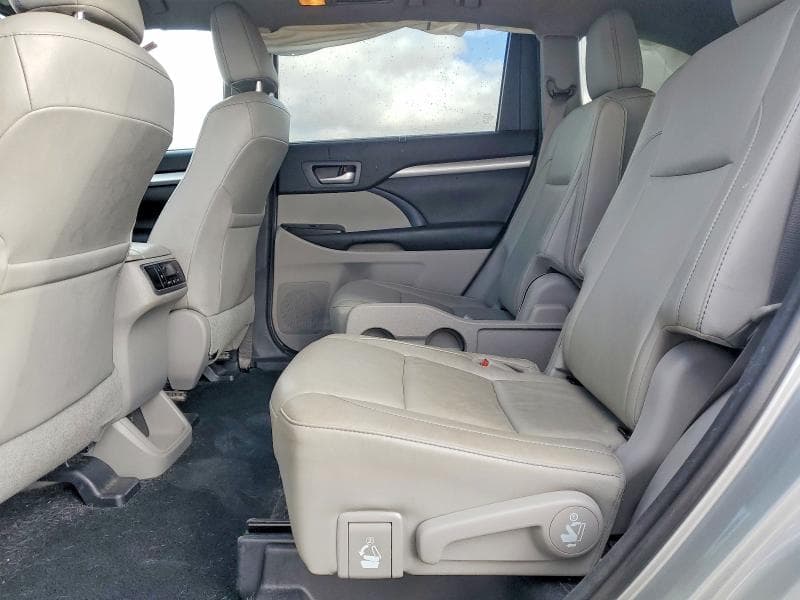 2017 TOYOTA HIGHLANDER XLE 11