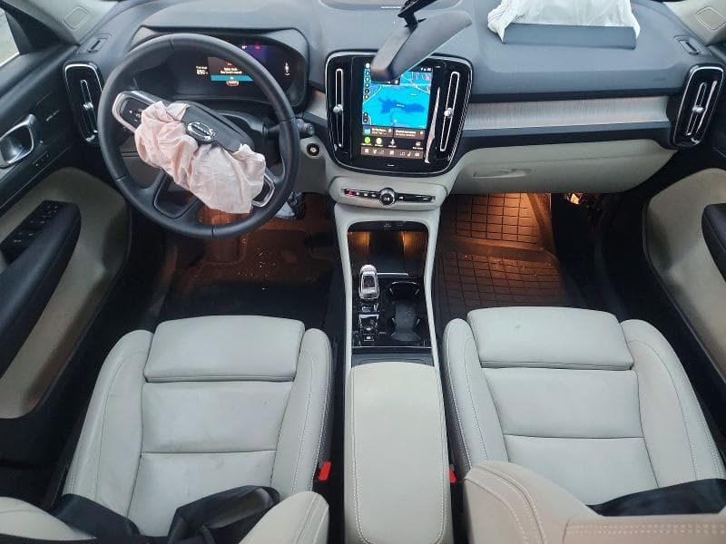 2024 VOLVO XC40 ULTIMATE 8