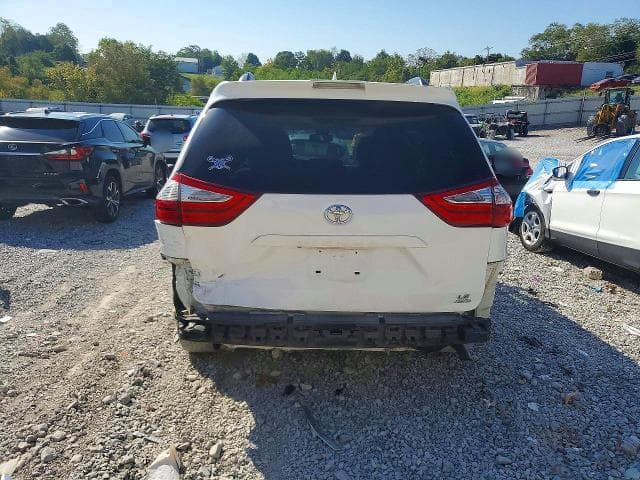 2018 TOYOTA SIENNA LE 6