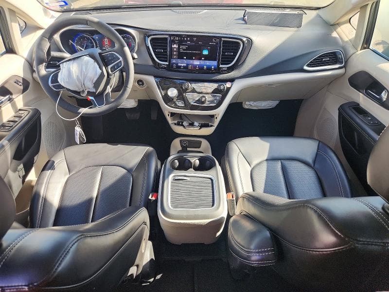 2023 CHRYSLER PACIFICA TOURING L 8