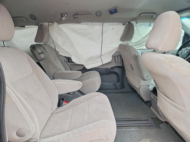 2017 TOYOTA SIENNA LE 11
