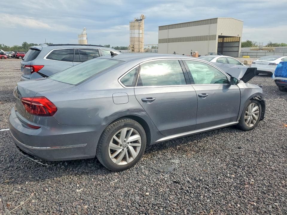 2018 VOLKSWAGEN PASSAT SE 3