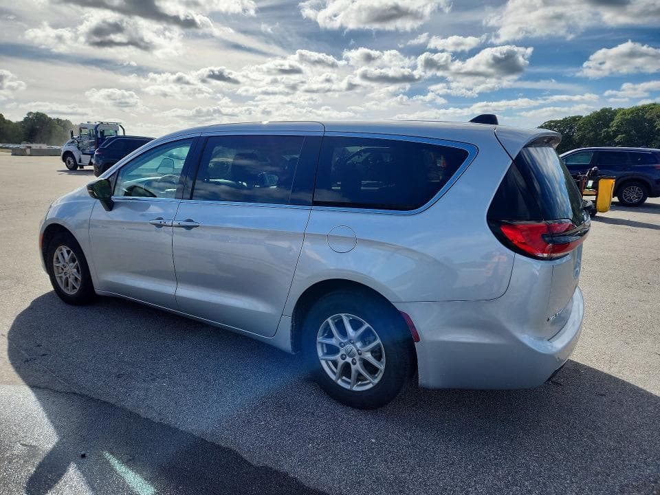 2024 CHRYSLER PACIFICA TOURING L 2