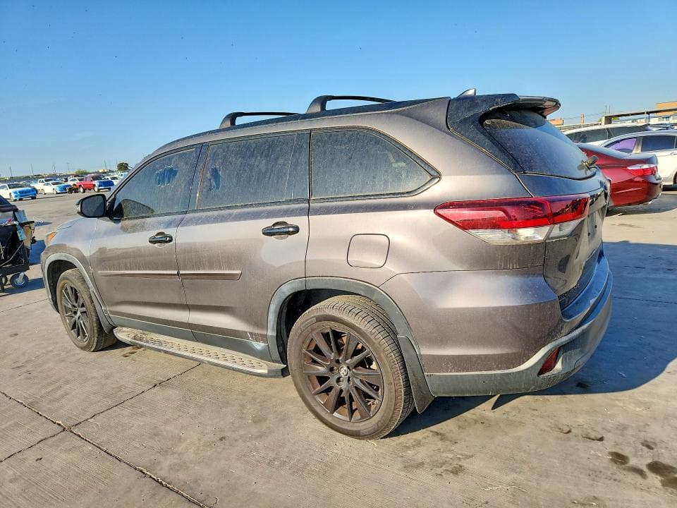 2019 TOYOTA HIGHLANDER SE 2