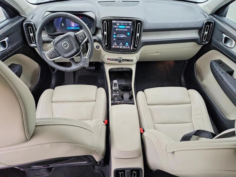 2025 VOLVO XC40 PLUS 8