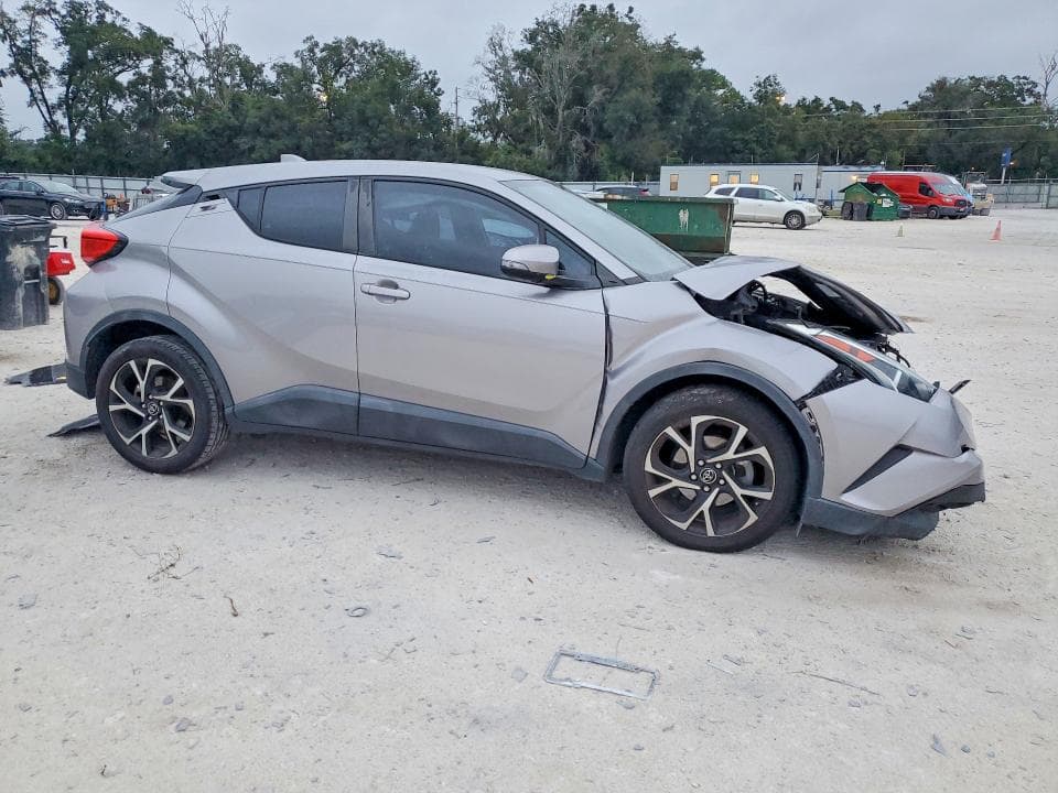 2019 TOYOTA C-HR XLE 4