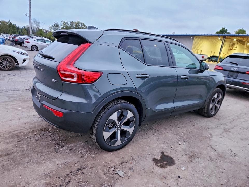 2026 VOLVO XC40 CORE 3