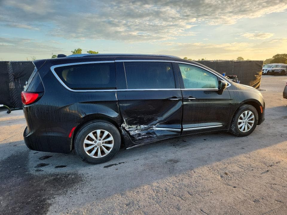2019 CHRYSLER PACIFICA TOURING L 3